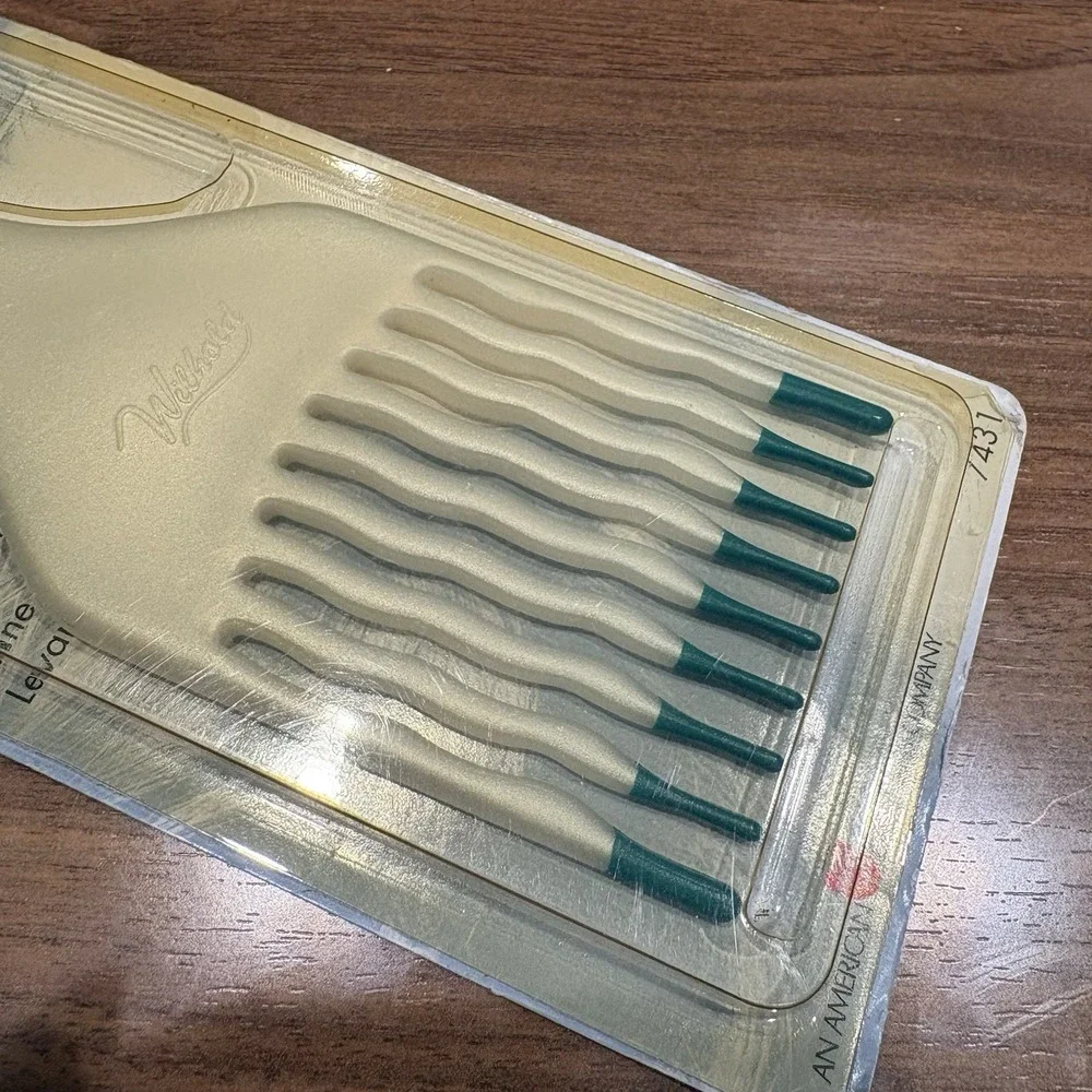 Vintage Wilhold Wavy Hair Lift Pick Comb White Green Dip Rare NEW 7431